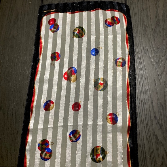EUC Liz Claiborne Christmas Ball Scarf - Picture 12 of 14
